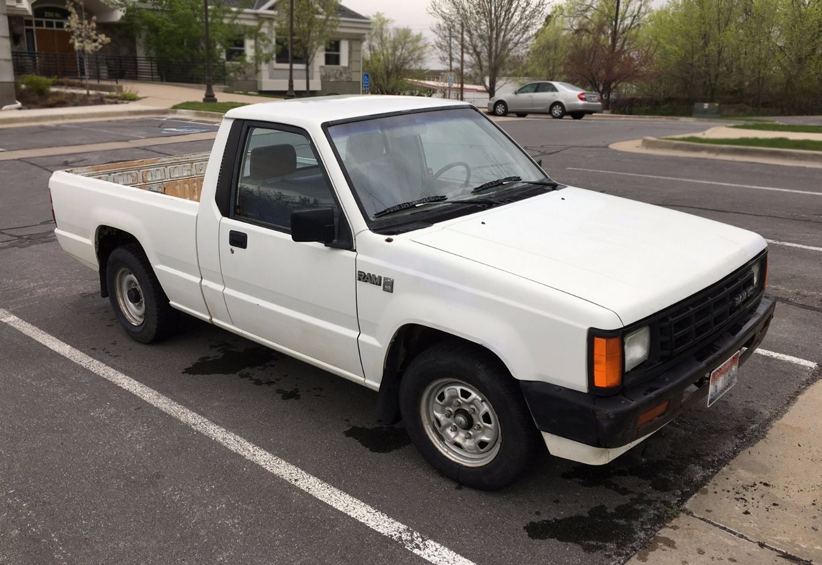 041017-Barn-Finds-1987-Dodge-Ram-50-pickup-3.jpg